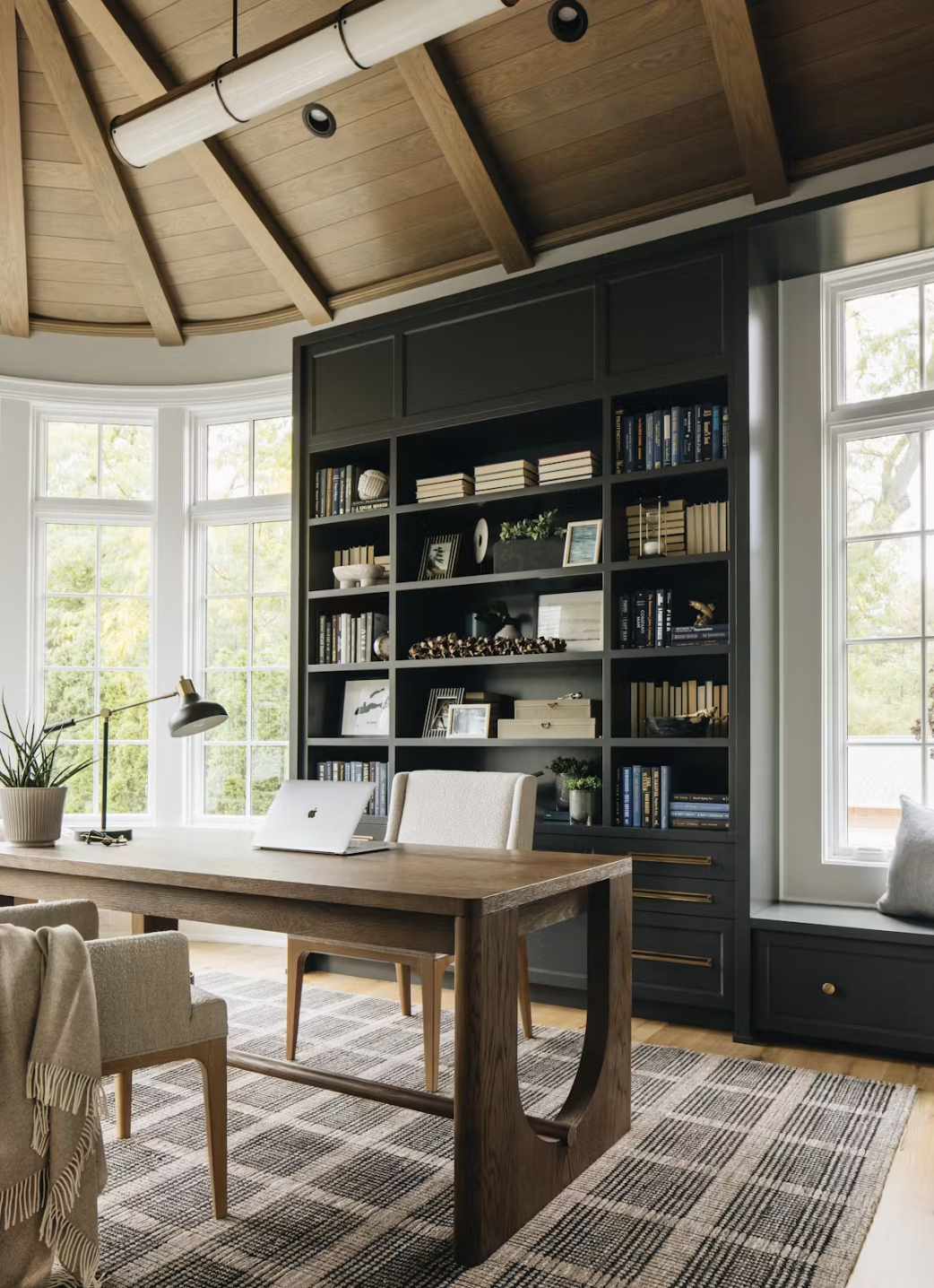 Lakeside Retreat project image 16